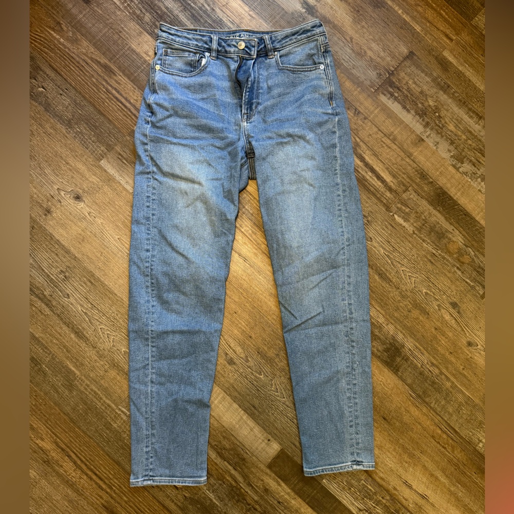 American Eagle High rise Mom Jeans - size 6 Long